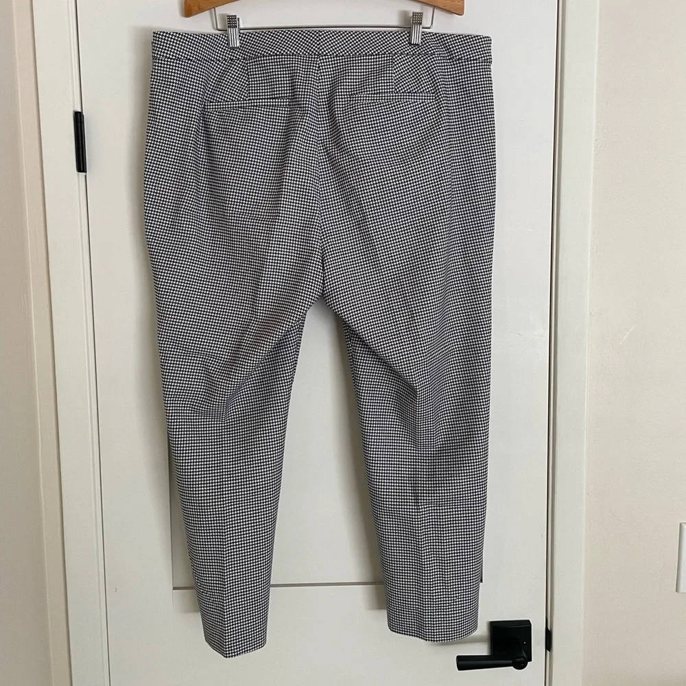 Ralph Lauren Black and White Houndstooth Dress Pants with Tailored Fit - Picture 2 of 4